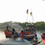 Fishermen gather a bounty of fish in nets from traditional boats on a river at sunrise., tags: fischerei im von - pexel